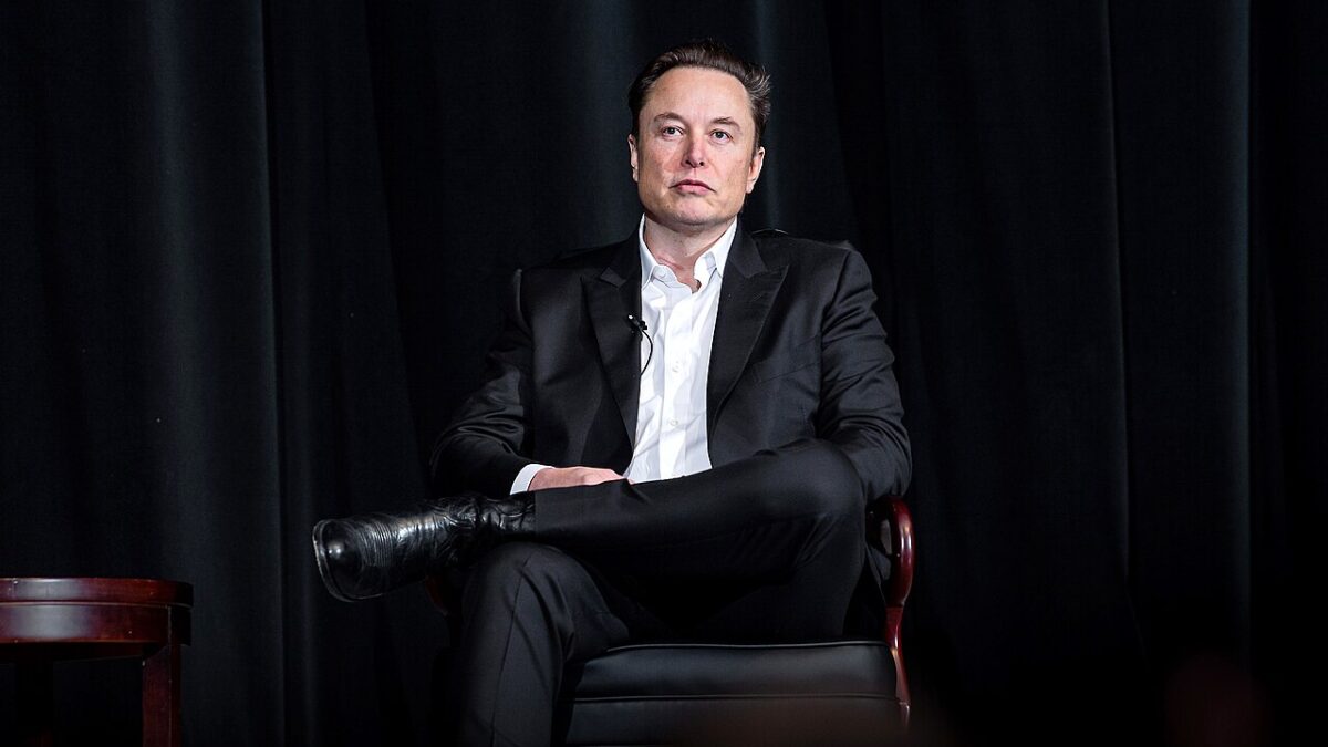 Elon Musk Said Two Words About JD Vance That Sent Shockwaves Across the Globe